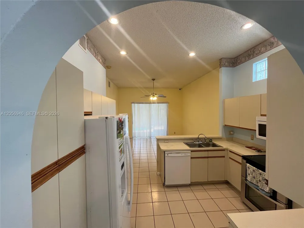 10854 Limeberry Dr Cooper City, FL 33026