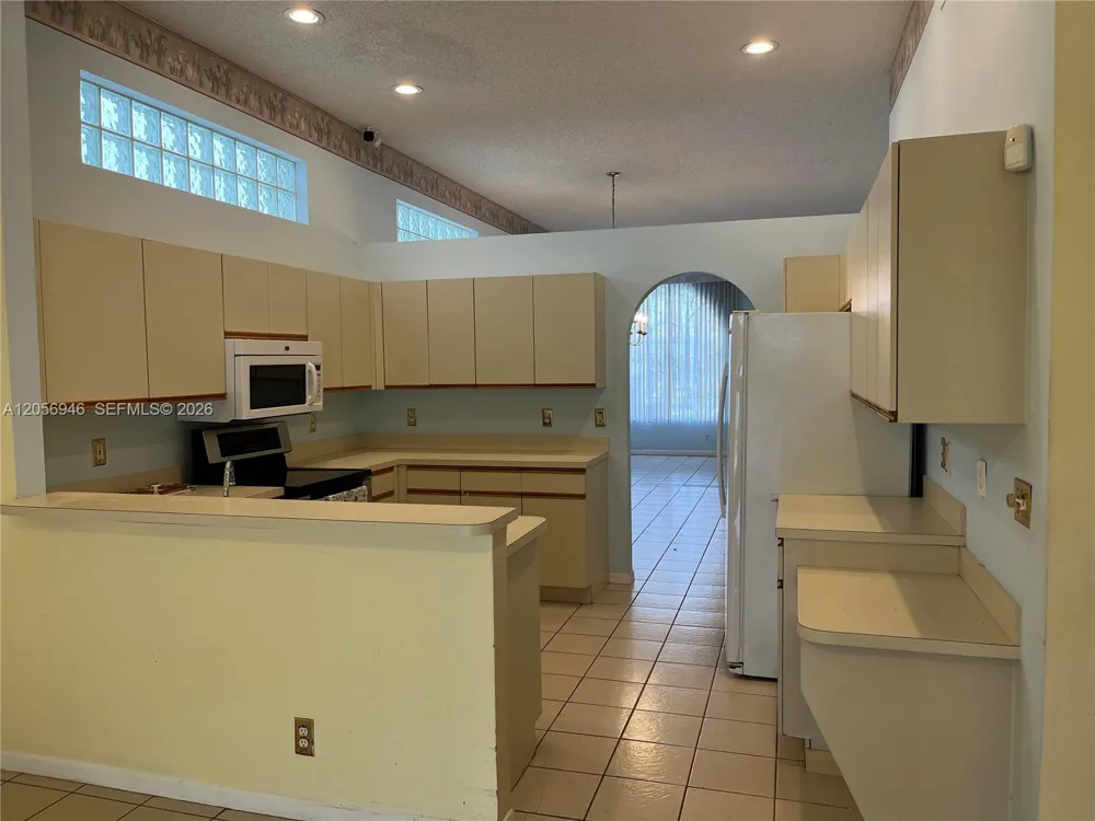 10854 Limeberry Dr Cooper City, FL 33026