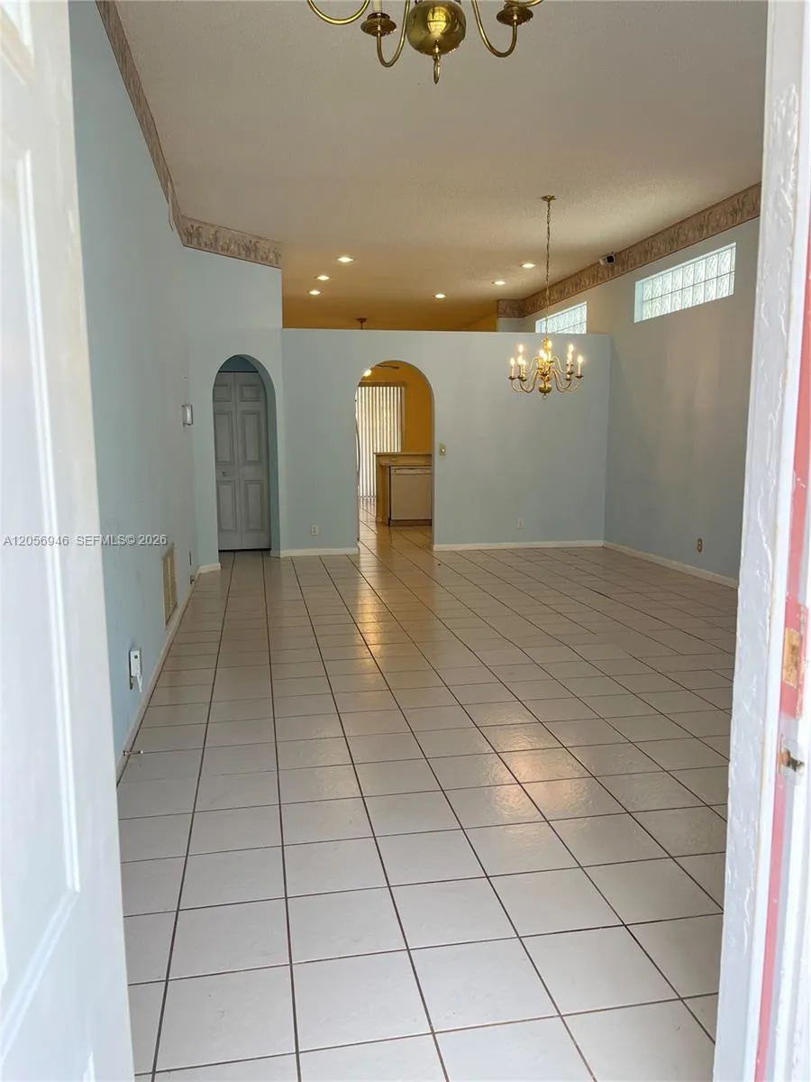 10854 Limeberry Dr Cooper City, FL 33026