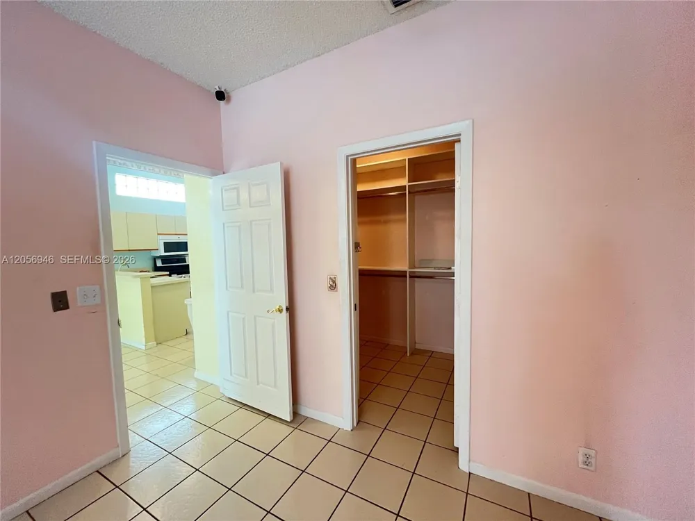 10854 Limeberry Dr Cooper City, FL 33026