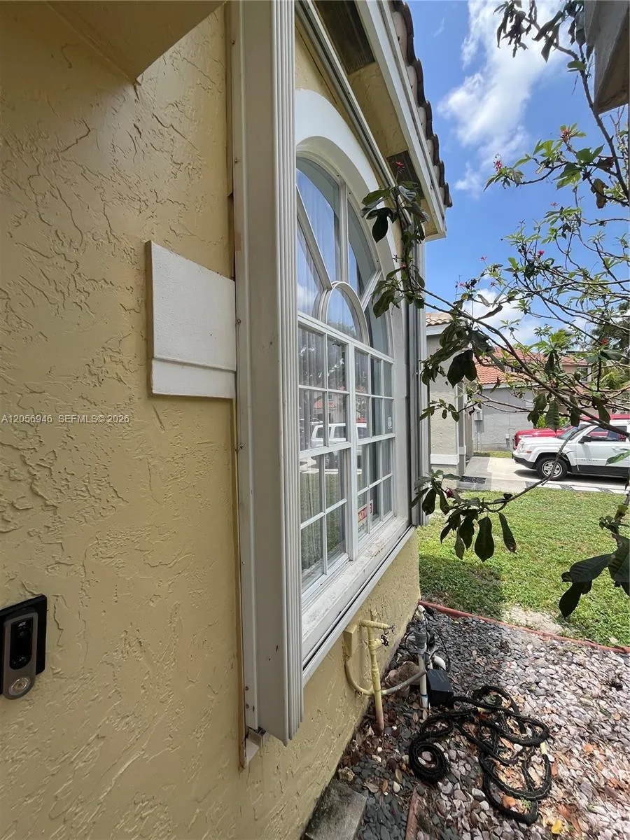 10854 Limeberry Dr Cooper City, FL 33026