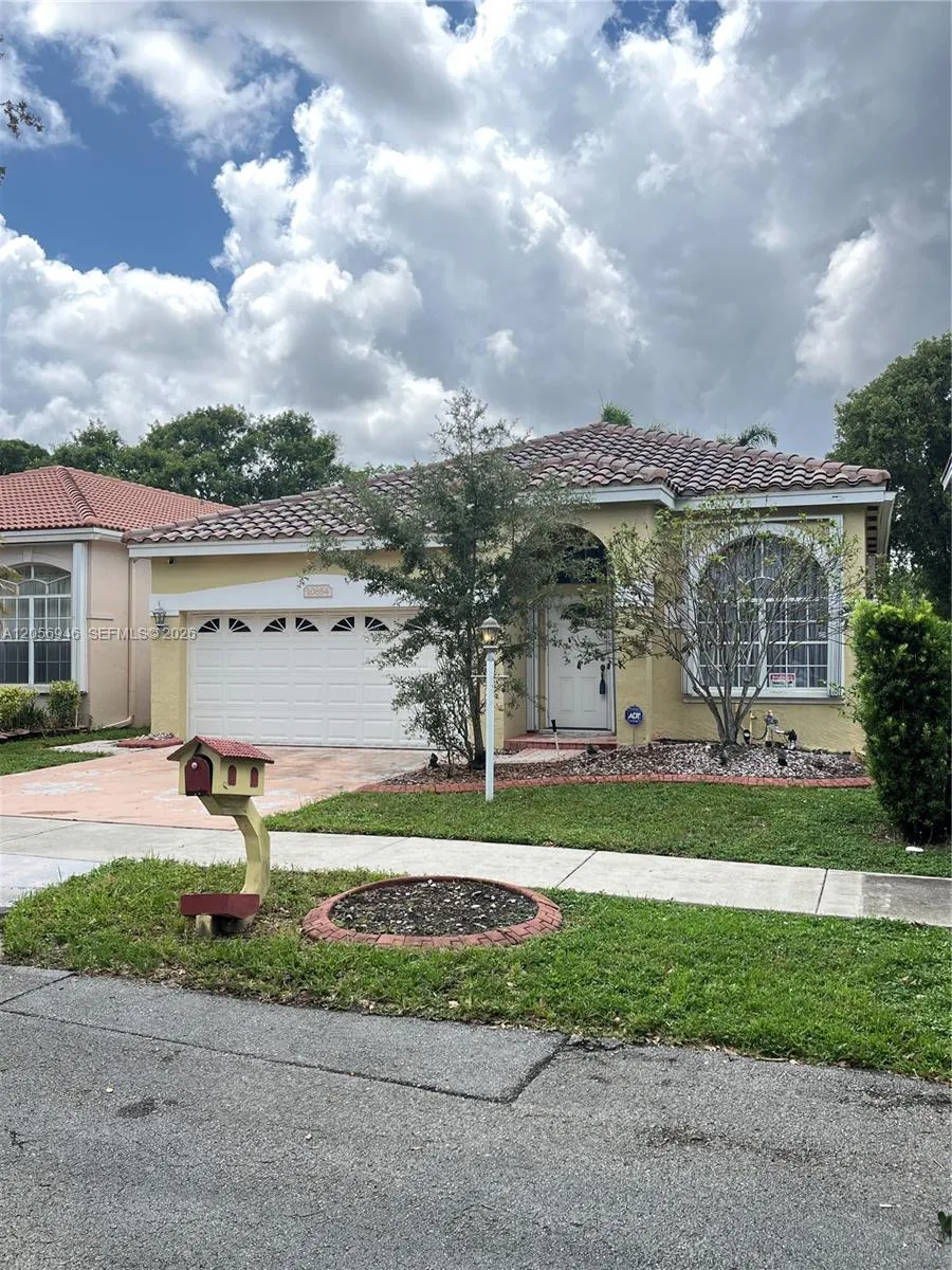 10854 Limeberry Dr Cooper City, FL 33026