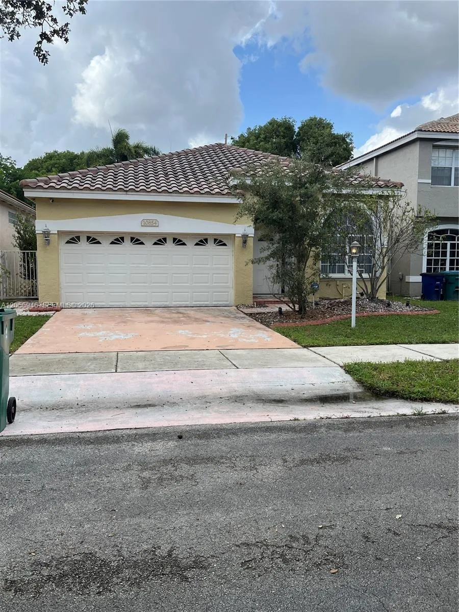 10854 Limeberry Dr Cooper City, FL 33026