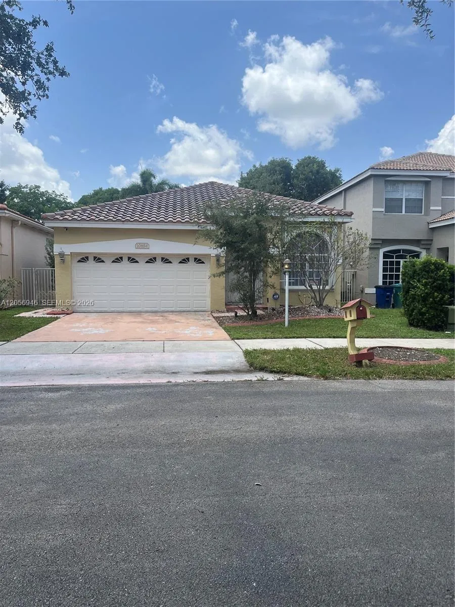 10854 Limeberry Dr Cooper City, FL 33026
