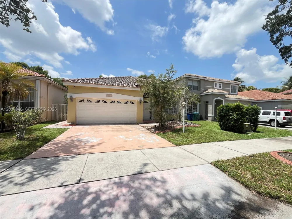 10854 Limeberry Dr Cooper City, FL 33026