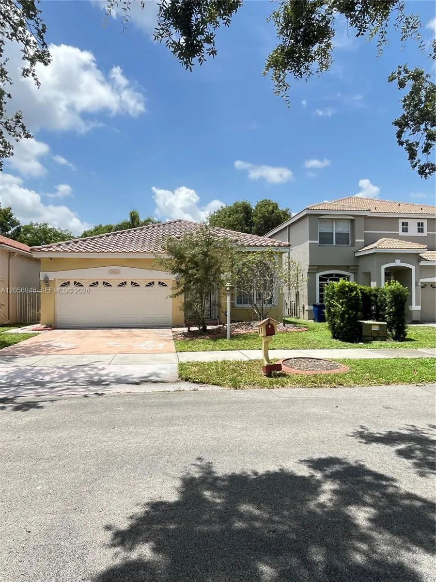 10854 Limeberry Dr Cooper City, FL 33026