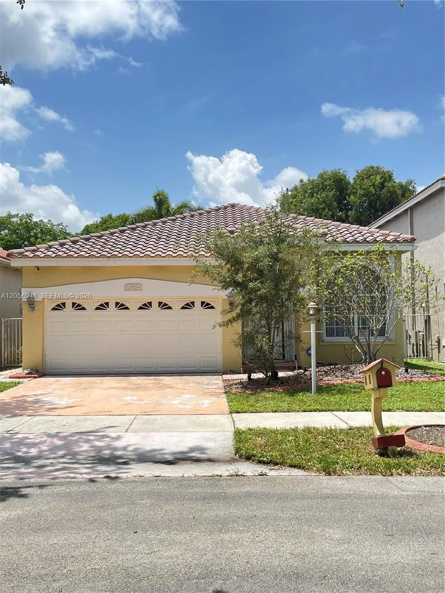 10854 Limeberry Dr Cooper City, FL 33026