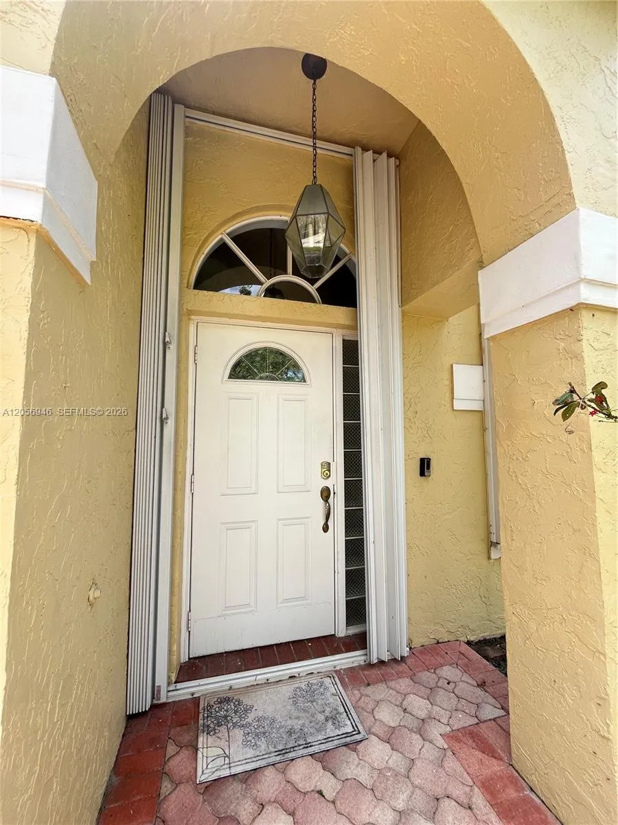 10854 Limeberry Dr Cooper City, FL 33026