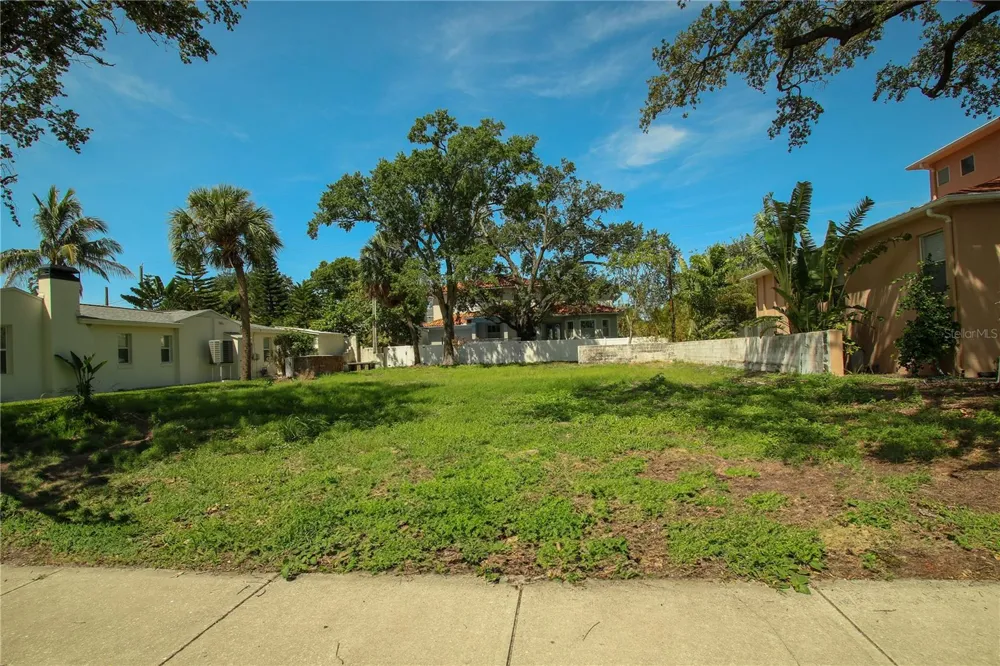 424 CHANNEL DRIVE Tampa, FL 33606
