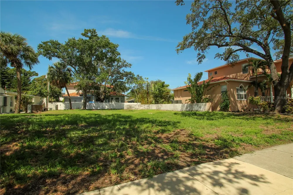 424 CHANNEL DRIVE Tampa, FL 33606