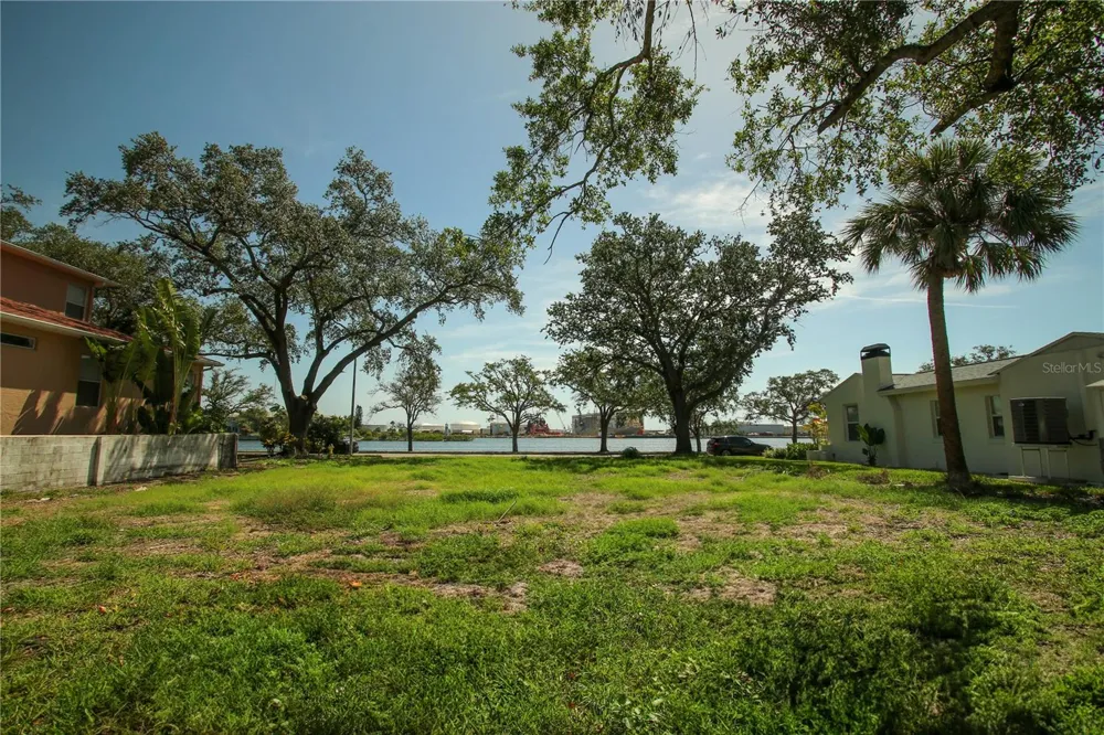 424 CHANNEL DRIVE Tampa, FL 33606