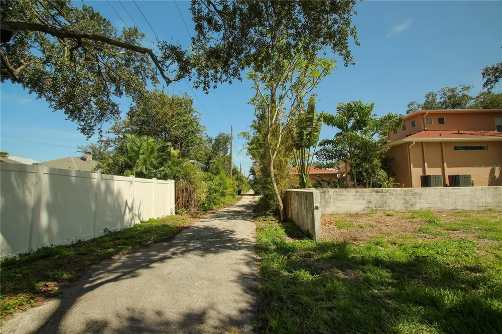424 CHANNEL DRIVE Tampa, FL 33606