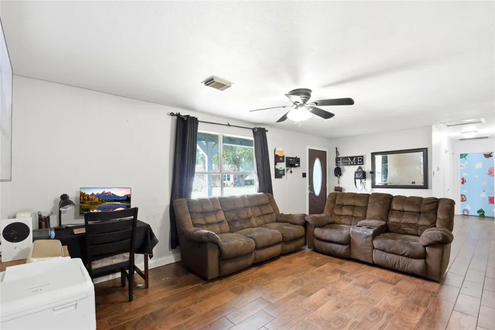 9326 Montgomery Lane La Porte, TX 77571