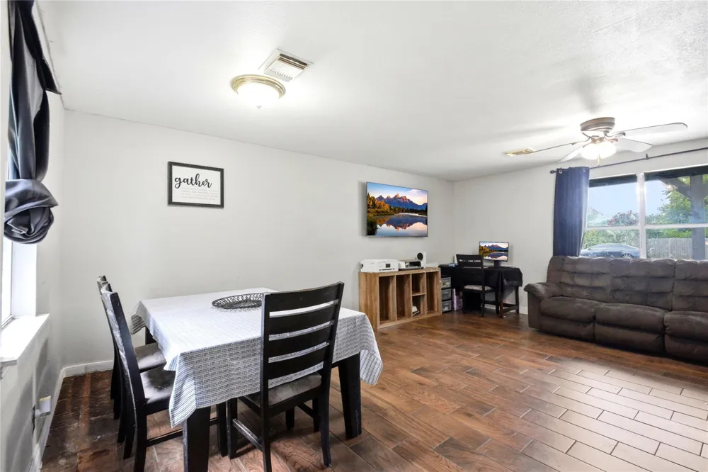 9326 Montgomery Lane La Porte, TX 77571