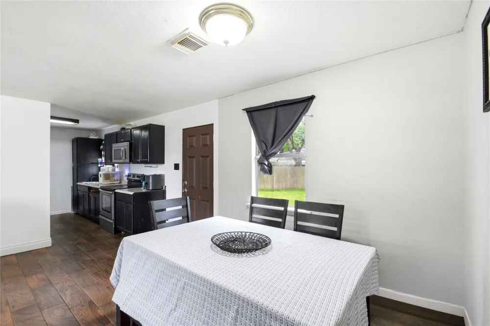 9326 Montgomery Lane La Porte, TX 77571