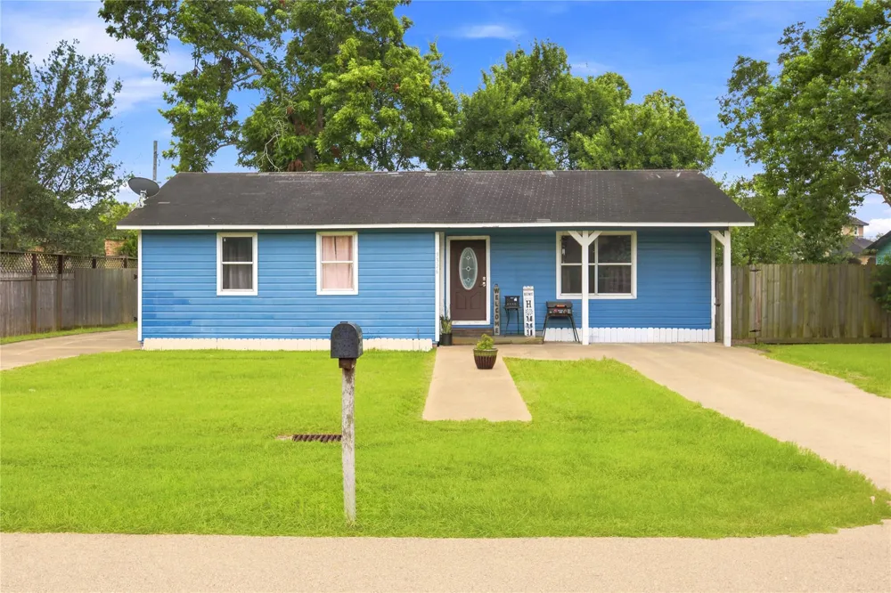 9326 Montgomery Lane La Porte, TX 77571