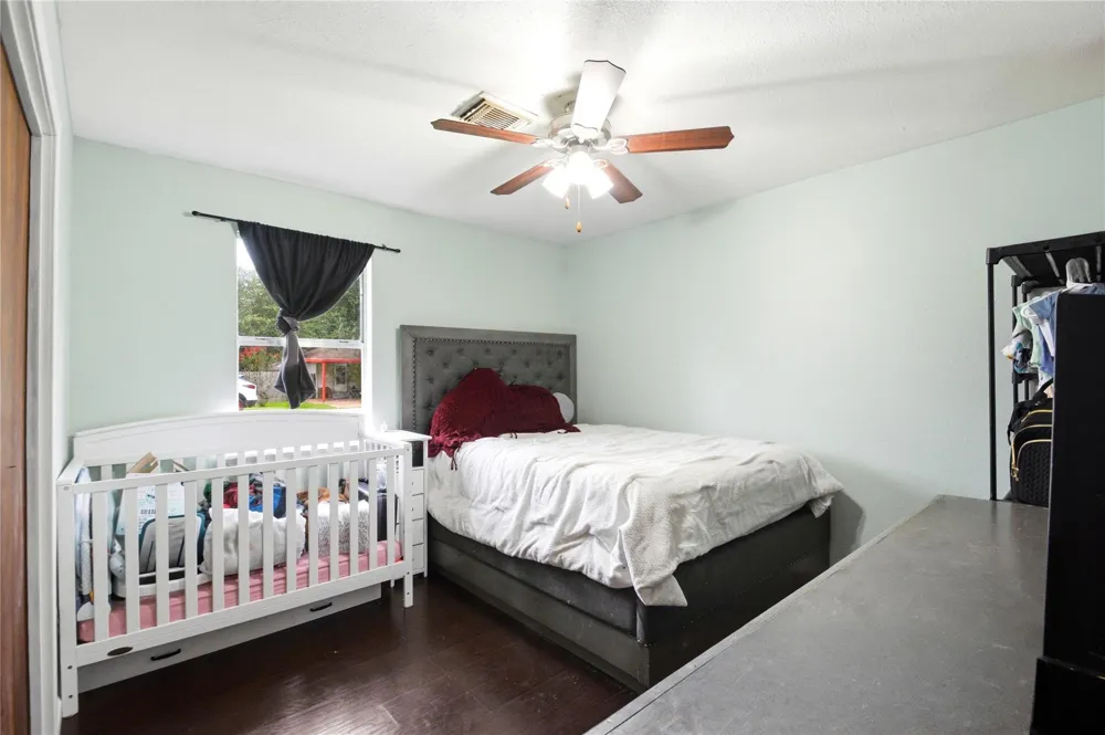 9326 Montgomery Lane La Porte, TX 77571
