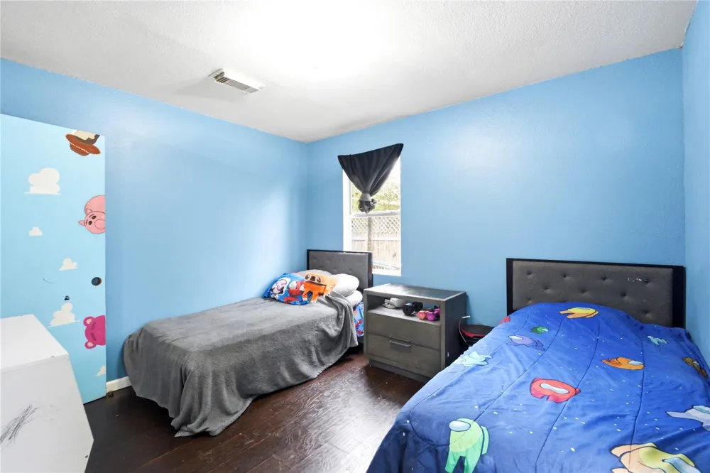 9326 Montgomery Lane La Porte, TX 77571