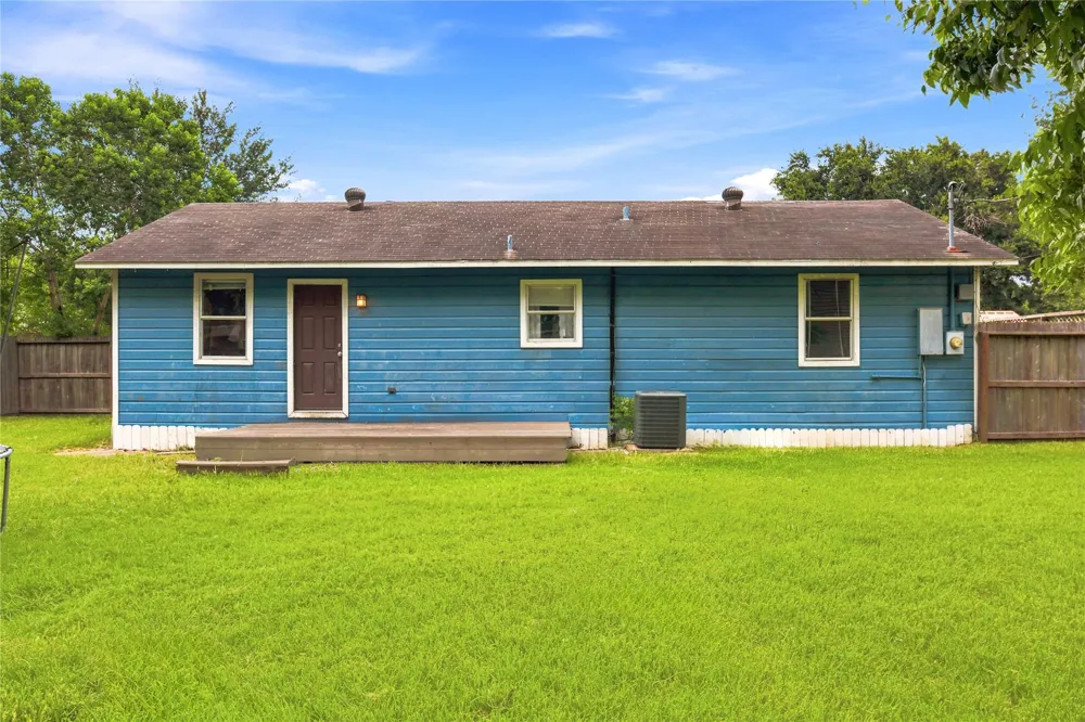 9326 Montgomery Lane La Porte, TX 77571