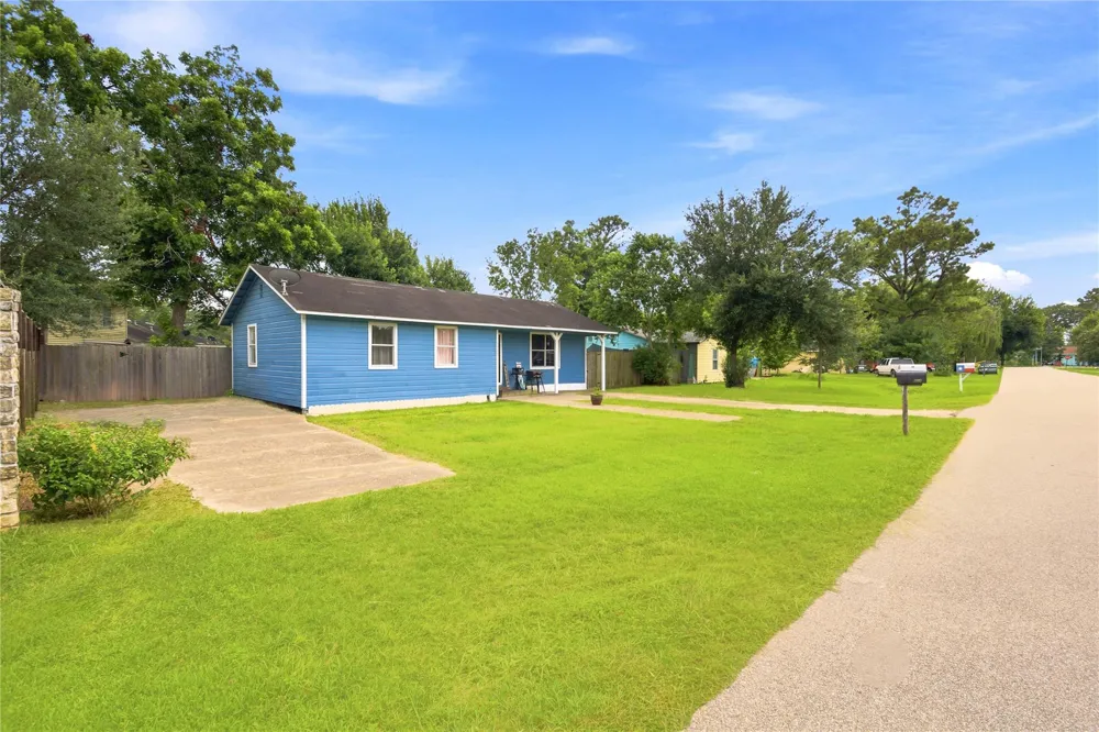 9326 Montgomery Lane La Porte, TX 77571