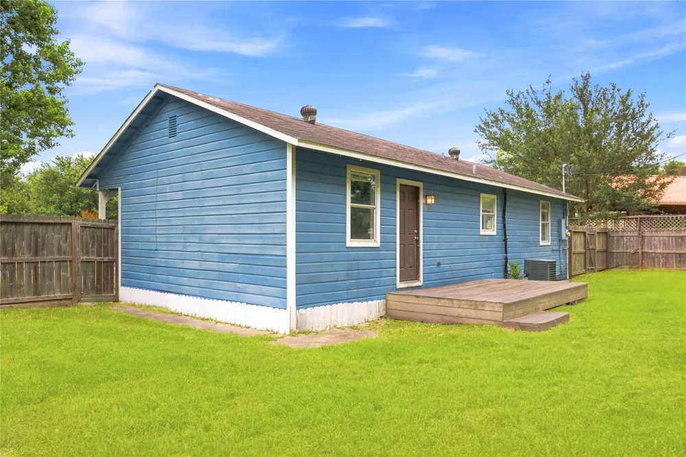 9326 Montgomery Lane La Porte, TX 77571