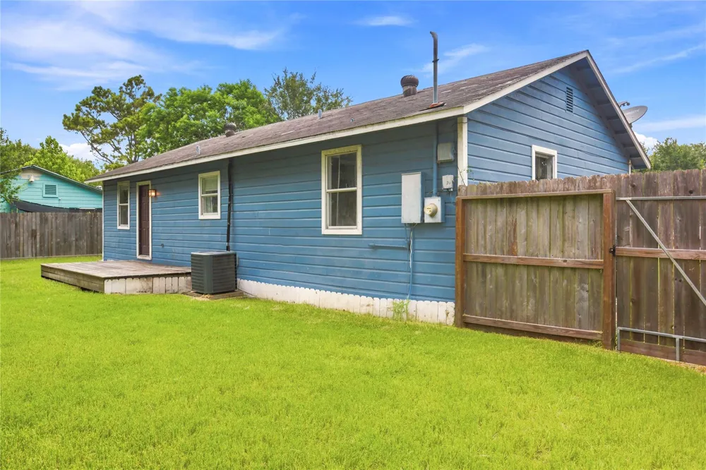 9326 Montgomery Lane La Porte, TX 77571