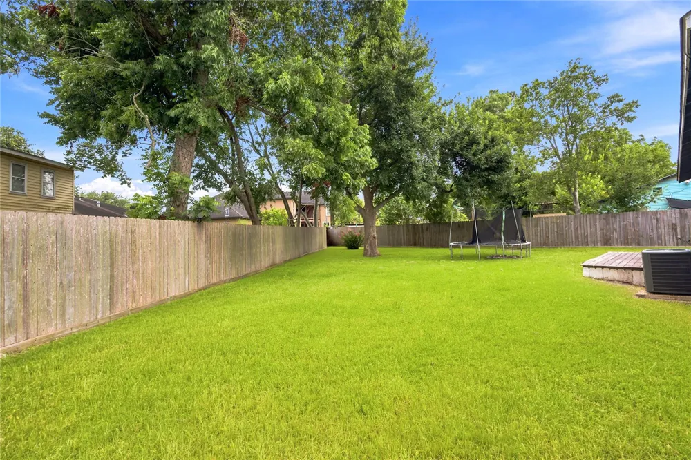 9326 Montgomery Lane La Porte, TX 77571