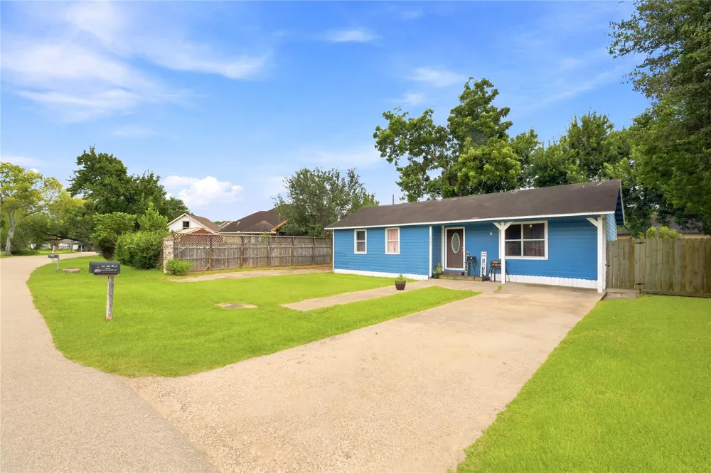9326 Montgomery Lane La Porte, TX 77571