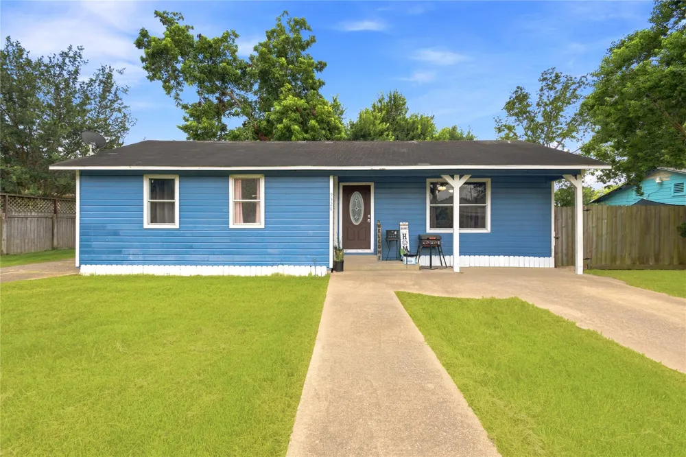 9326 Montgomery Lane La Porte, TX 77571
