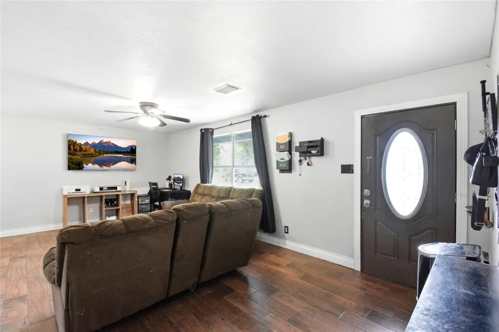9326 Montgomery Lane La Porte, TX 77571