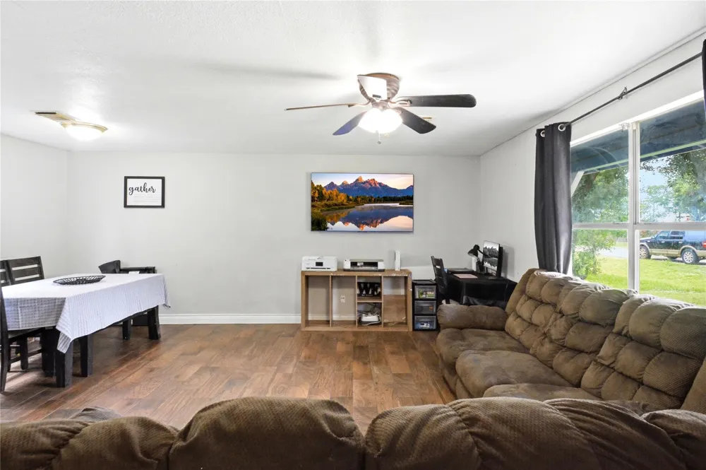 9326 Montgomery Lane La Porte, TX 77571