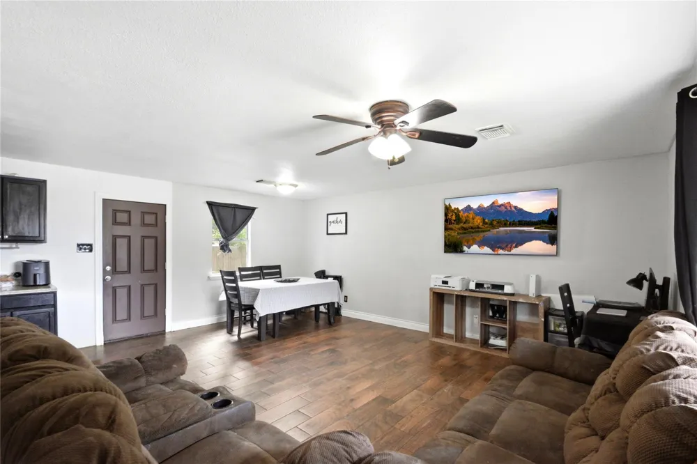 9326 Montgomery Lane La Porte, TX 77571