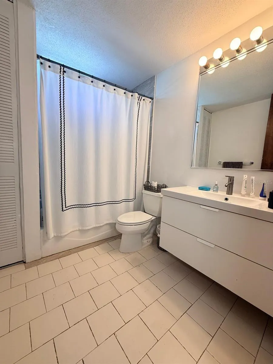 52 BULEVARD DE LOS ARBOLES San Juan, PR 00926