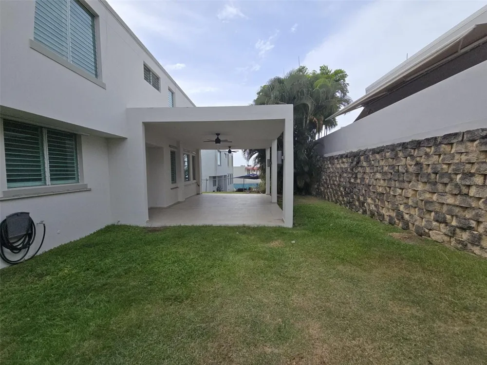 52 BULEVARD DE LOS ARBOLES San Juan, PR 00926