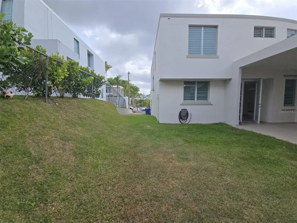 52 BULEVARD DE LOS ARBOLES San Juan, PR 00926