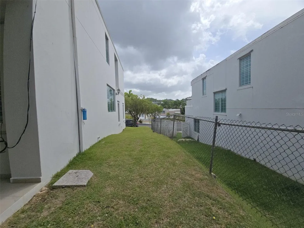 52 BULEVARD DE LOS ARBOLES San Juan, PR 00926