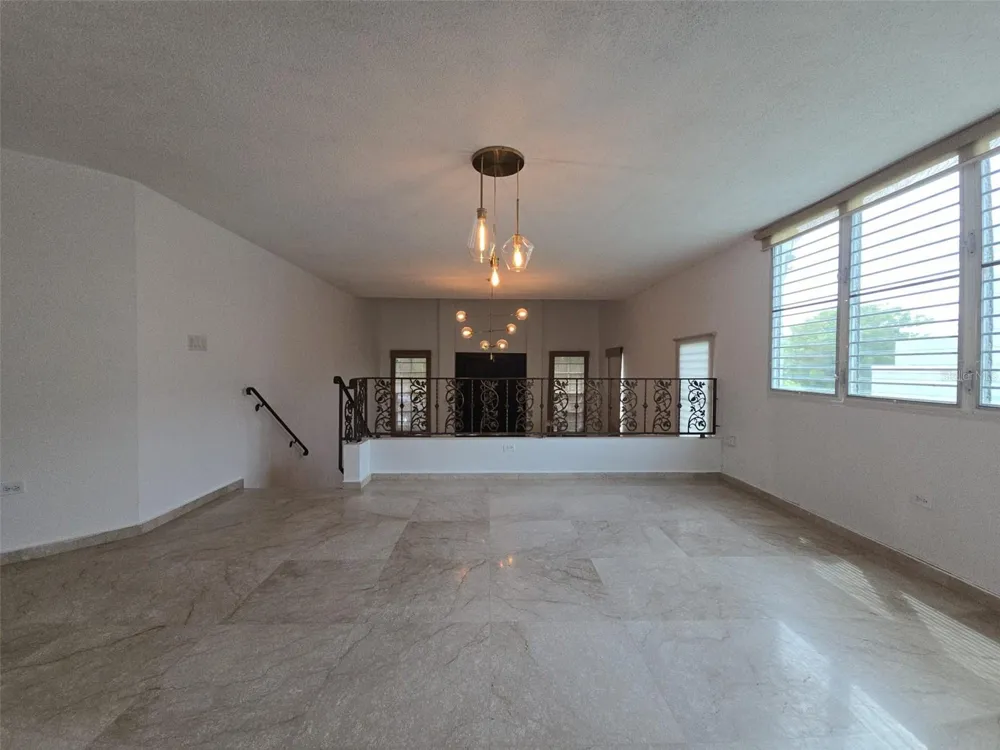 52 BULEVARD DE LOS ARBOLES San Juan, PR 00926