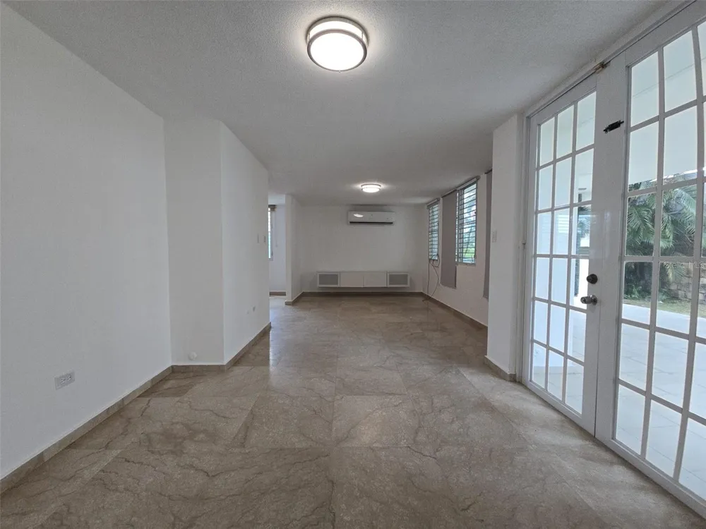 52 BULEVARD DE LOS ARBOLES San Juan, PR 00926