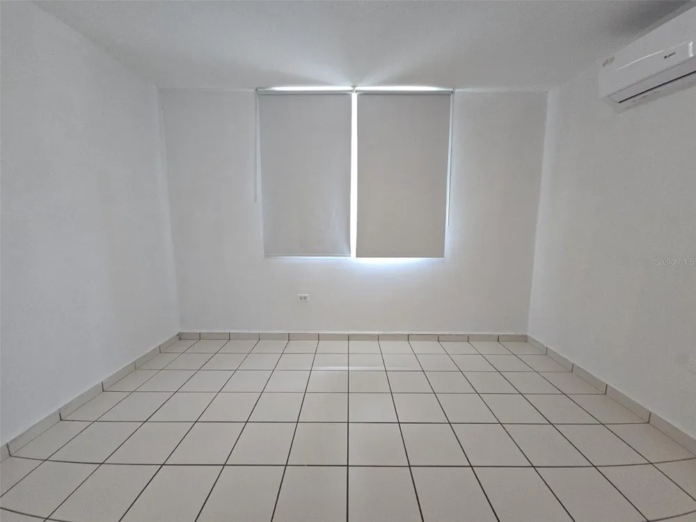 52 BULEVARD DE LOS ARBOLES San Juan, PR 00926