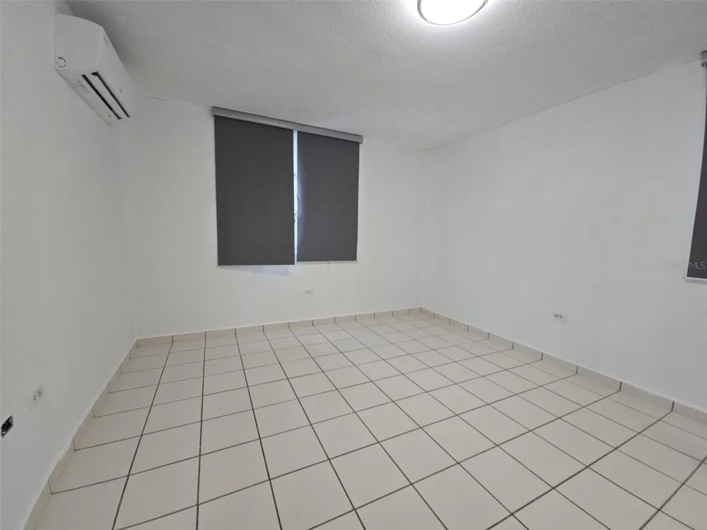 52 BULEVARD DE LOS ARBOLES San Juan, PR 00926