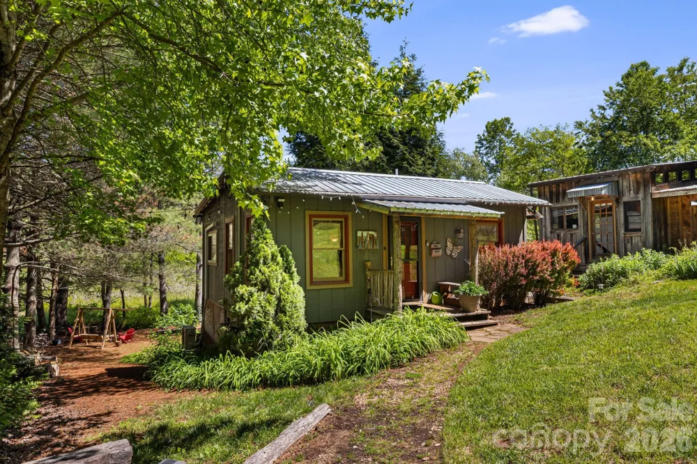107  111 Hougie Heaven Lane Franklin, NC 28734