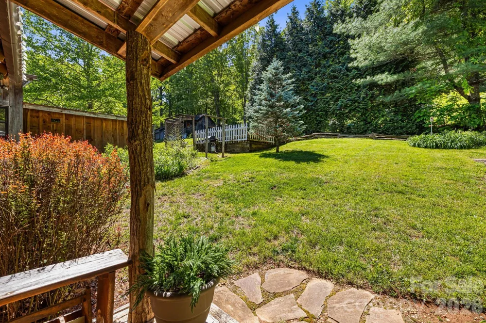 107  111 Hougie Heaven Lane Franklin, NC 28734