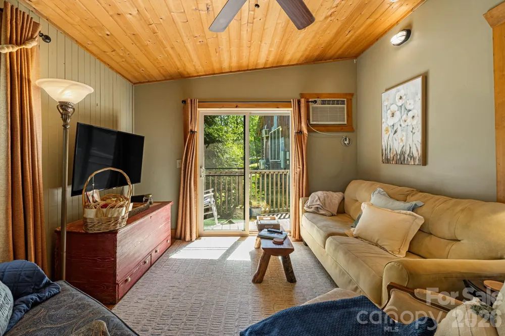 107  111 Hougie Heaven Lane Franklin, NC 28734