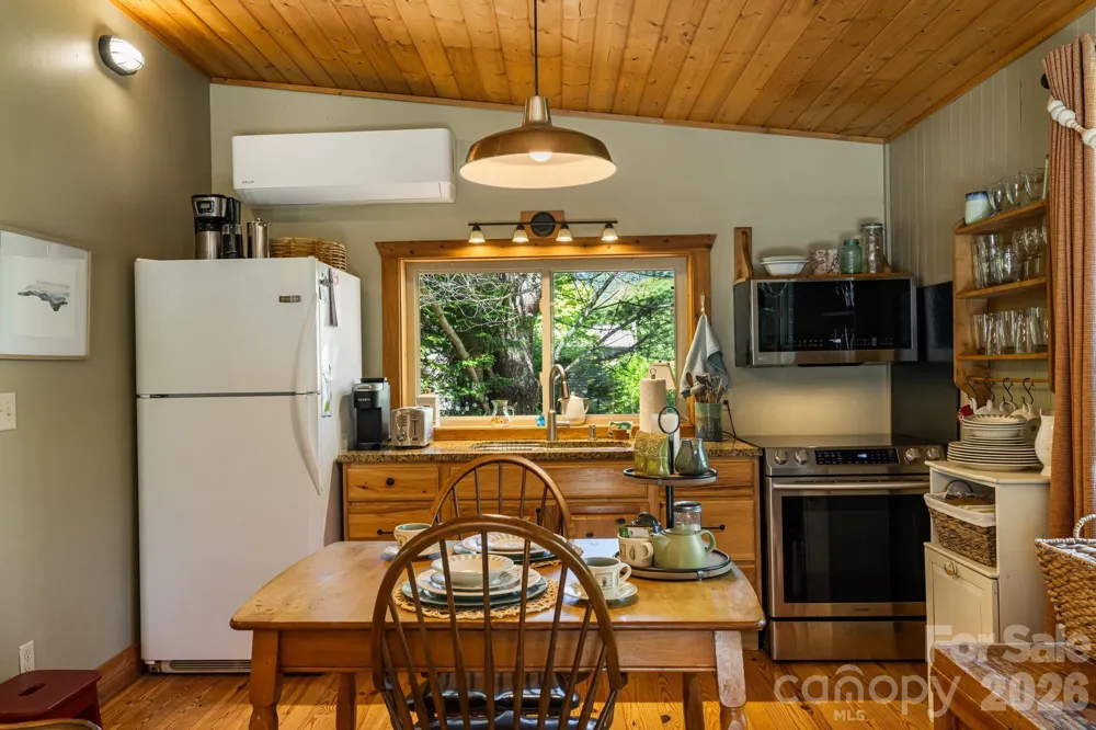 107  111 Hougie Heaven Lane Franklin, NC 28734