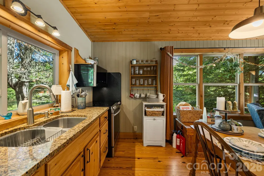 107  111 Hougie Heaven Lane Franklin, NC 28734