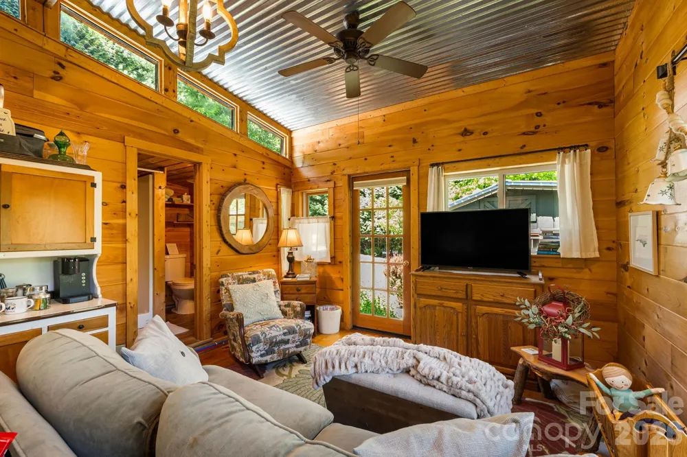 107  111 Hougie Heaven Lane Franklin, NC 28734