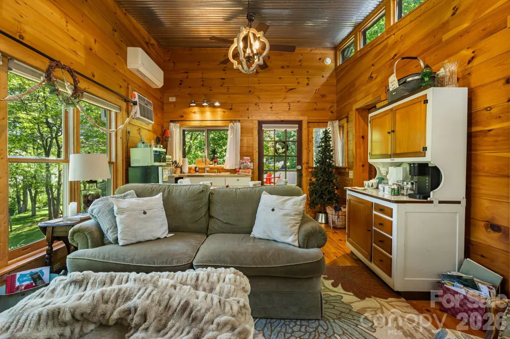 107  111 Hougie Heaven Lane Franklin, NC 28734