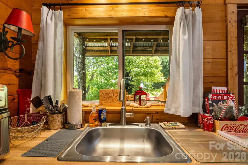 107  111 Hougie Heaven Lane Franklin, NC 28734