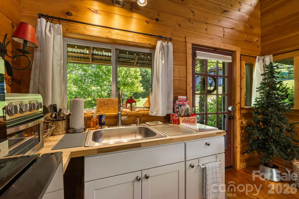 107  111 Hougie Heaven Lane Franklin, NC 28734