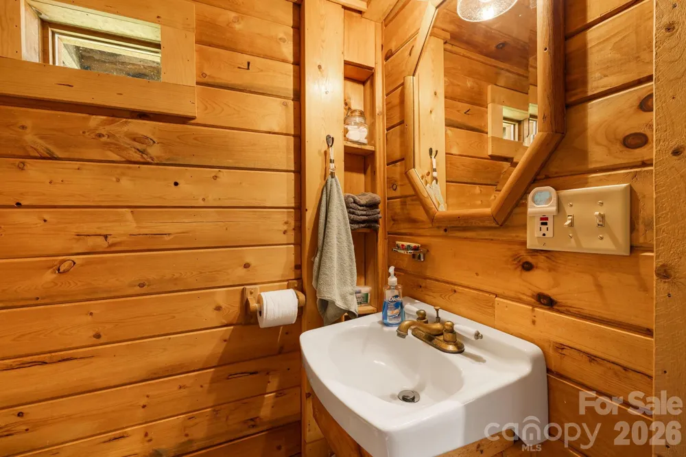 107  111 Hougie Heaven Lane Franklin, NC 28734